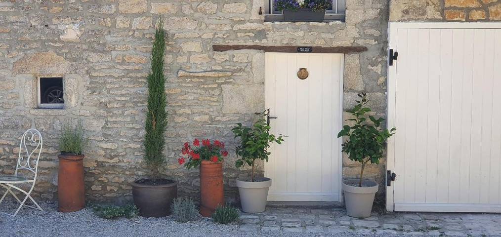 Location de vacances pour 2 personnes, avec Terrasse à Nanteuil-en-Vallée