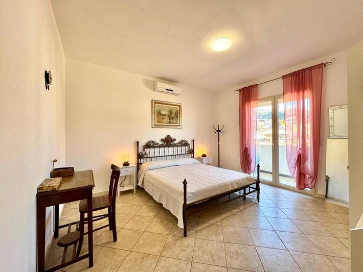 Gîte pour 3 personnes, avec terrasse et vue à Loceri - 3