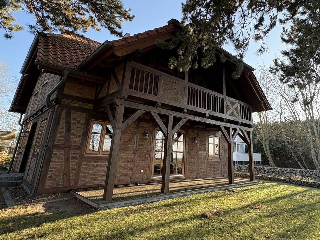 Windhuus – Fachwerk-Charme am Wieker Bodden - Windhuus–Exklusives Fachwerkhaus am Wieker Bodden mit Sauna und Leuchtturm-Blick in Wiek, Rügen