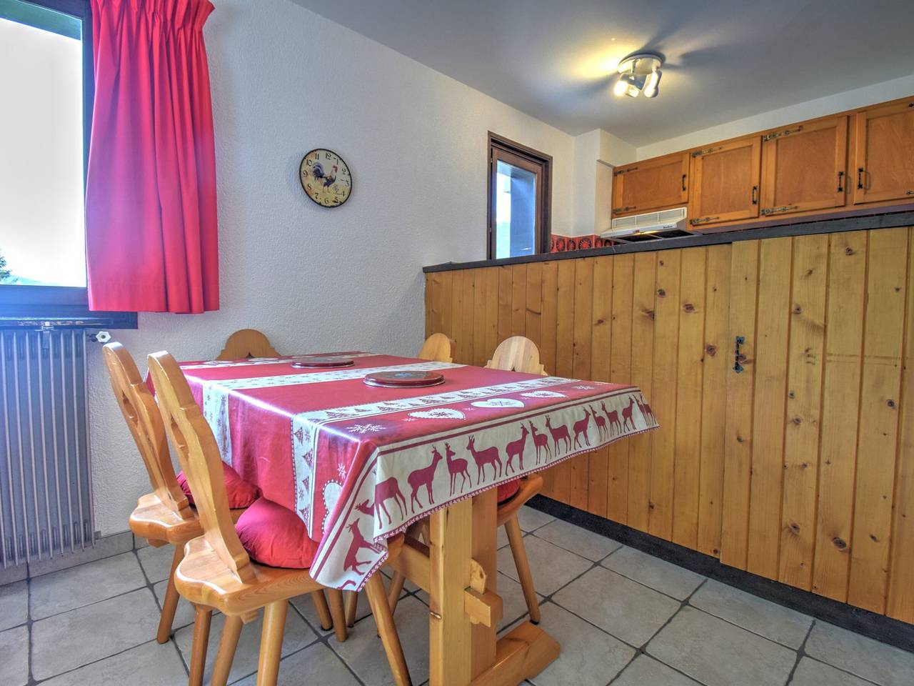Appartement entier, Appartement au centre avec balcon, parking et forfaits ski avantageux in Morzine, Les Portes du Soleil
