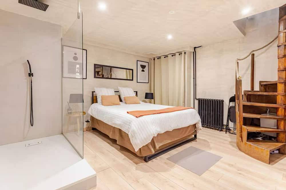 Entire apartment, Jaccuzzi Sauna Private Spa Paris in Montrouge, Hauts-de-Seine