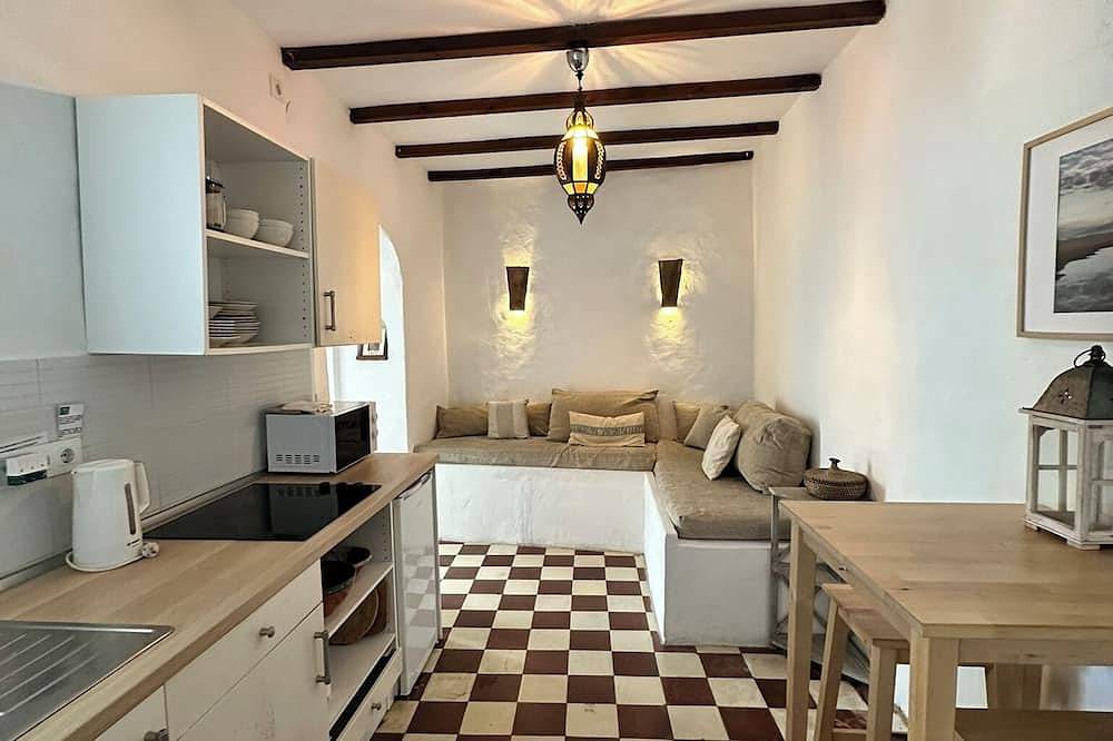 Entire apartment, Cosy Quiet Hideaway with two Terraces, perfect location old town Tarifa in Playa de Los Lances, Tarifa