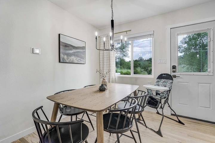 Vacation home for 10 people, with balcony and hot tub as well as yard and sauna in Colorado Springs