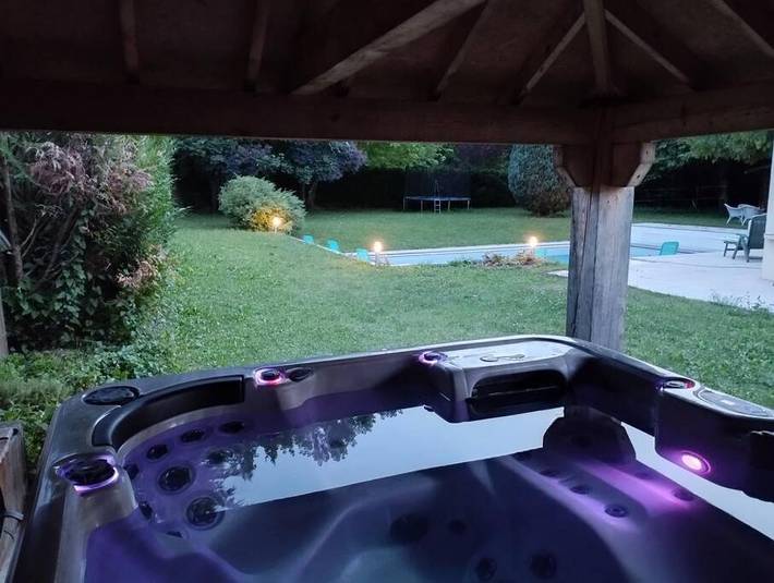 Location de vacances pour 7 personnes, avec jacuzzi ainsi que jardin et piscine, adapté aux familles à Doussard - 2