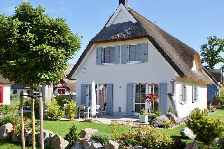 Ferienhaus für 8 Personen, mit Terrasse und Garten sowie Sauna in Glowe