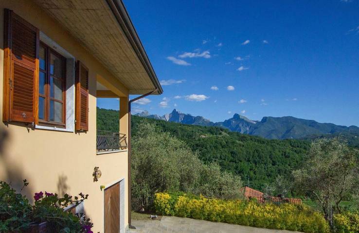 Ferienhaus "Villa Gli Ulivi" mit Bergblick, privatem Pool und Wlan in Fivizzano, Massa-Carrara