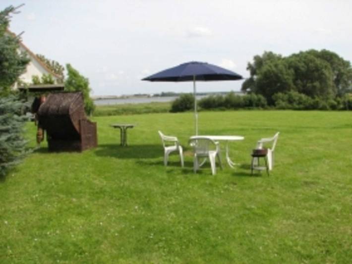 Ferienwohnung für 4 Personen, mit Garten und Seeblick sowie Ausblick, kinderfreundlich in Weitendorf-Hof - 3