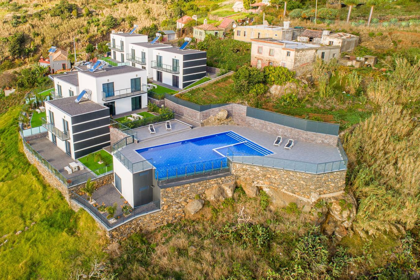 Ganze Wohnung, Modern villa, shared infinity pool | Sunsetcliff 6 in Fajã da Ovelha, Madeira