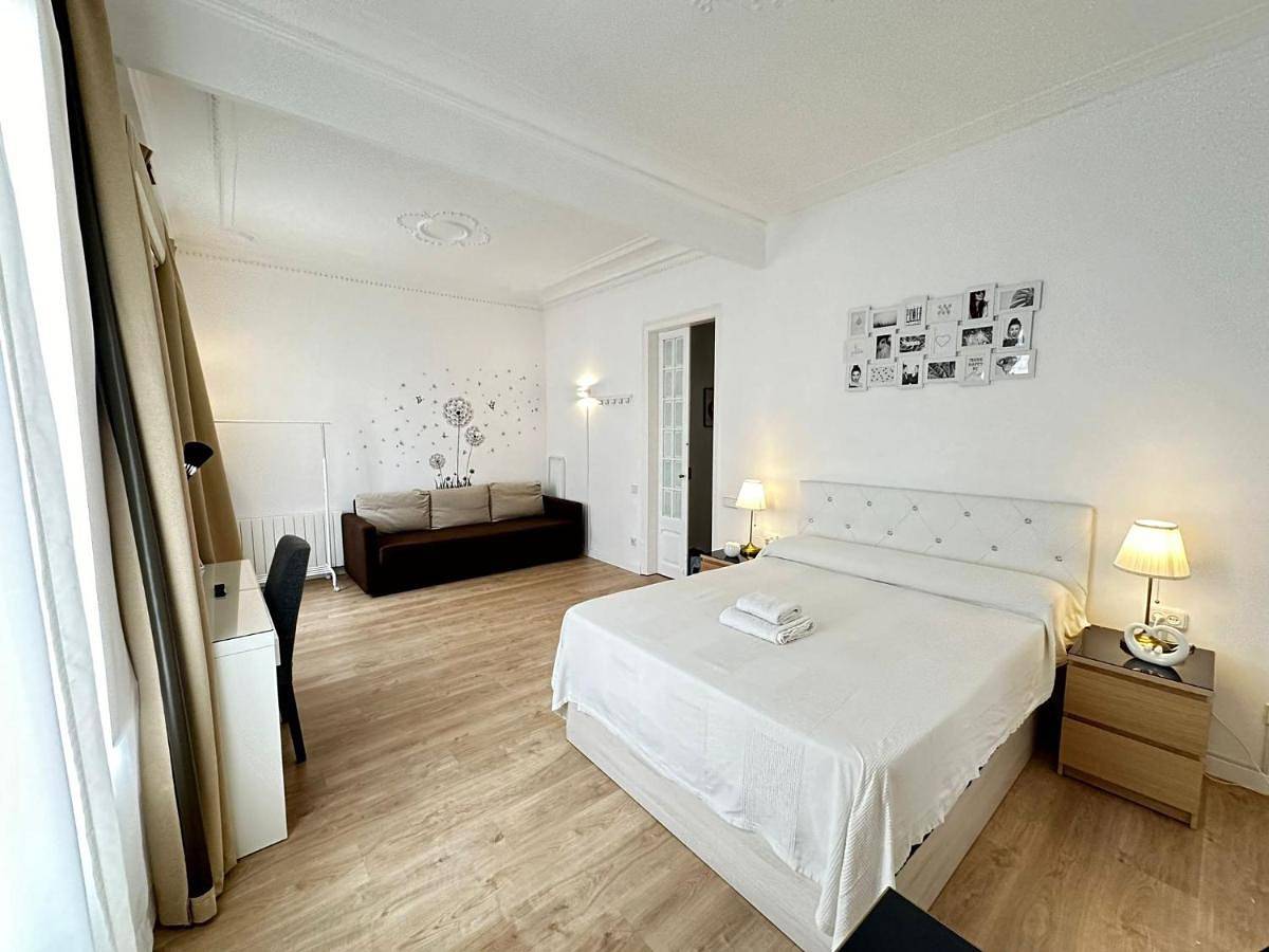 Rooms Flor218 in Centro Barcelona, Barcelona