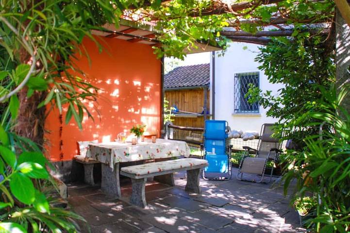 Ferienhaus für 3 Personen, mit Garten in Gordola