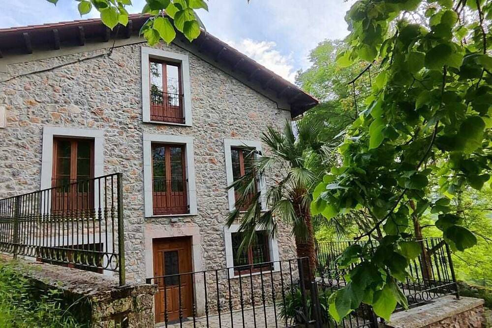 \"Casa Bardales\" in Peñamellera Alta, Sierra del Cuera