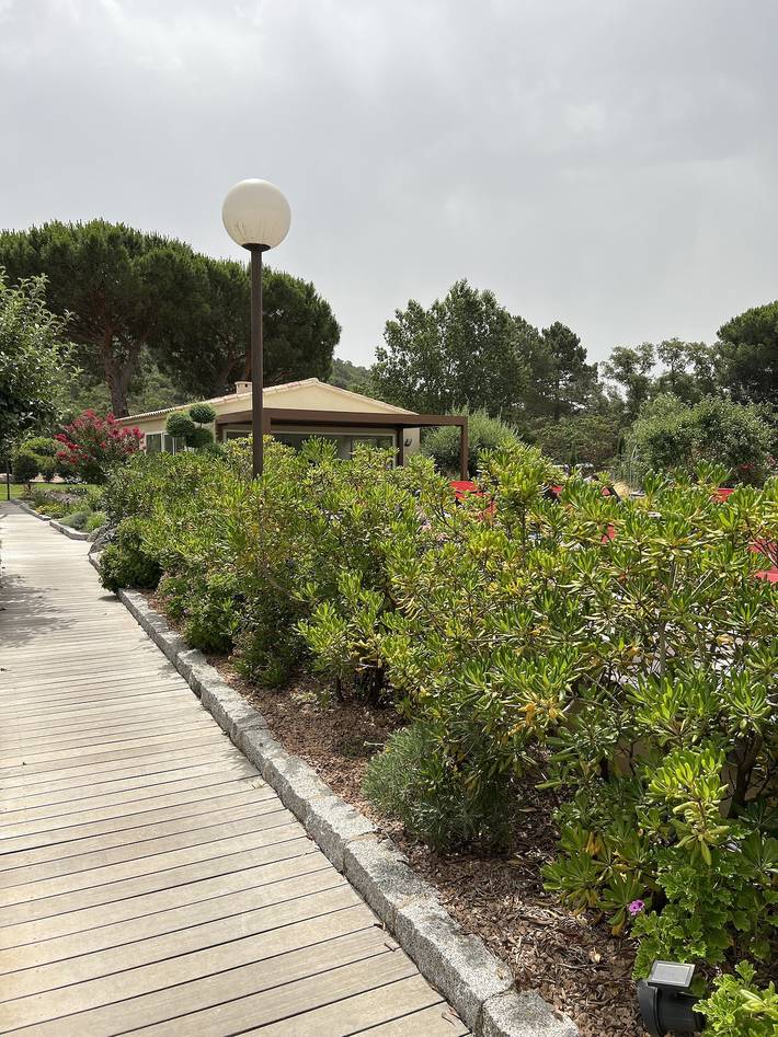 Chambre pour 2 personnes, avec Balcon/Terrasse ainsi que Jardin et Vue à Porto-Vecchio