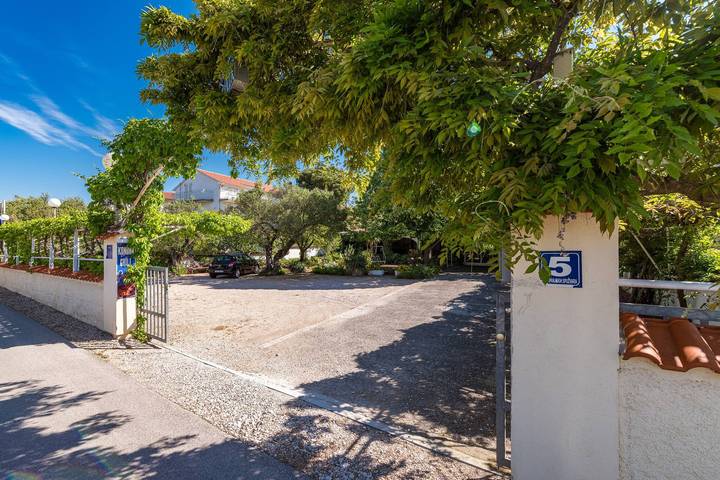 Ganze Wohnung, Apartments Nena - Apartment Matea A1 in Plaža hotela Spongiola, Brodarica
