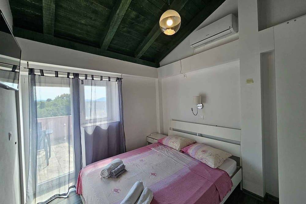 Ferienhaus mit Terrasse für 2 Personen in Malinska-Dubašnica, Krk
