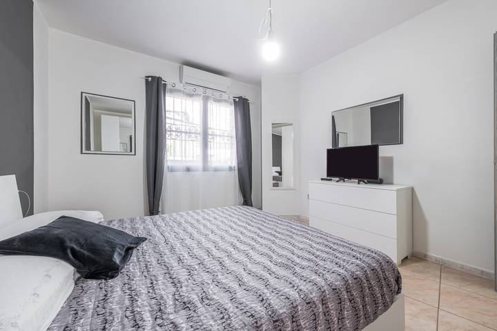 Appartamento "Casi" con vista sulle montagne, terrazza e aria condizionata in Crabonaxa/Villasimius, Villasimius