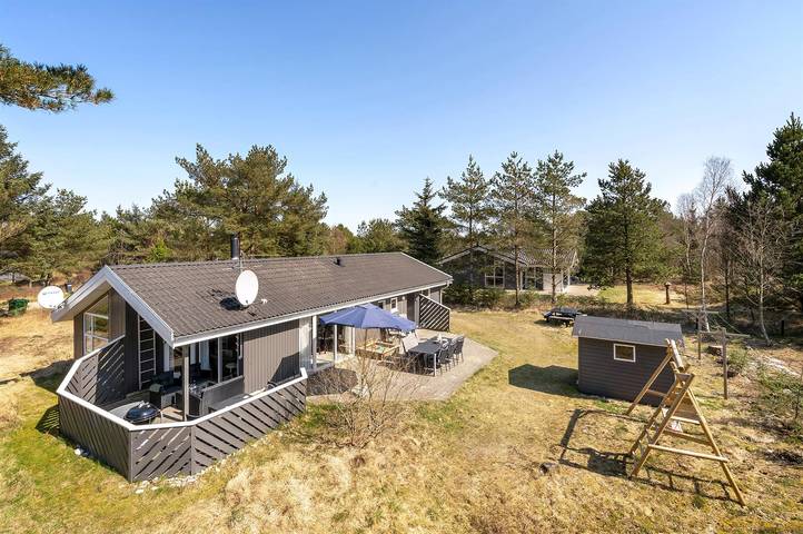 Ferieudlejning for 10 personer, med terrasse og sauna samt jacuzzi i Thorup Strand