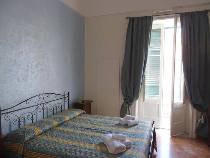 Chambre d’hôte pour 3 personnes, avec Balcon ainsi que Terrasse et Vue à Parabita