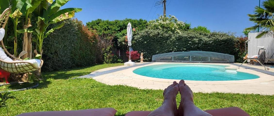 Chambre d’hôte pour 2 personnes, avec piscine ainsi que jardin et vue dans l' Ain