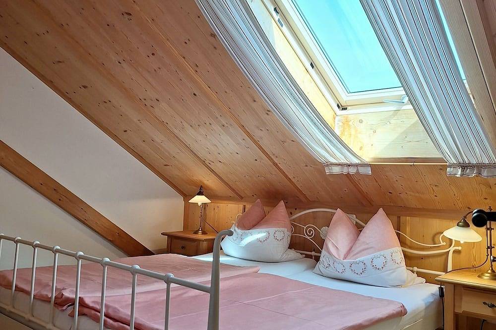 Ganze Wohnung, Heissbauer Fewo \"Rosentraum\" mit Bergblick und zwei Schlafzimmern in Wackersberg, Bayerische Alpen