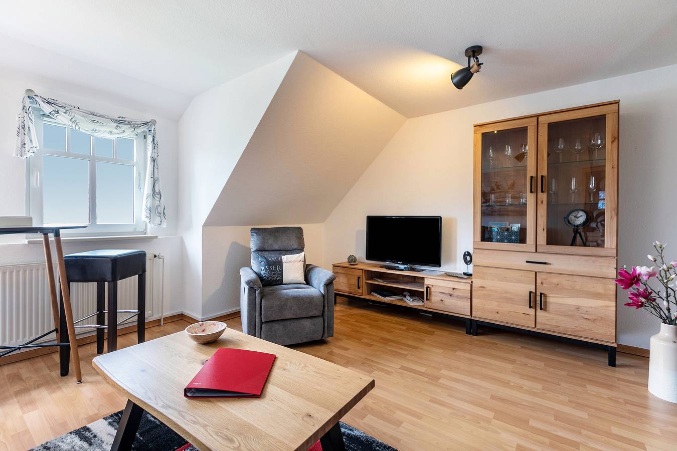 Ganze Wohnung, Ferienwohnung Wellenreiter" mit gemeinsamer Terrasse, Gemeinschaftsgarten und Wi-Fi in Niebüll, Nordfriesland