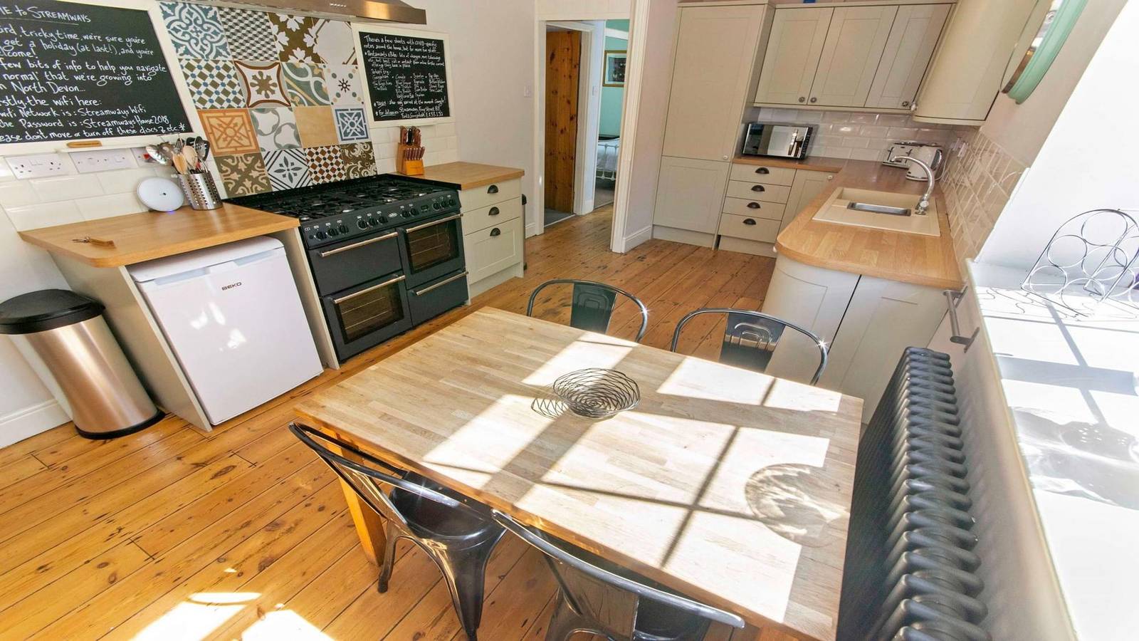 Streamways Nr Croyde | 6 Bedroom/ sleeps 14-16 | Hot Tub* in Croyde, Devon