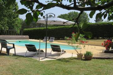 Cottage pour 5 personnes, avec jacuzzi ainsi que jardin et sauna à Saint-Martial-de-Nabirat