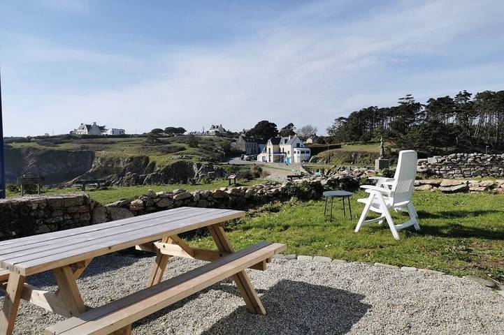 Maison de pêcheur avec vue imprenable sur la mer et le port in Plozévet, Côte de Cornouaille