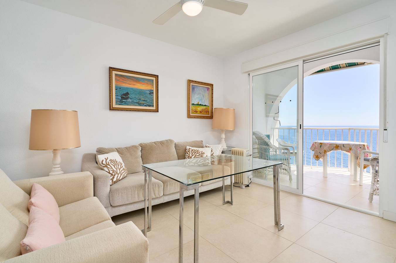 Ganze Wohnung, Ferienwohnung 'Tyson' mit Meerblick, Gemeinschaftspool und Wi-Fi in Almuñecar, Costa Tropical