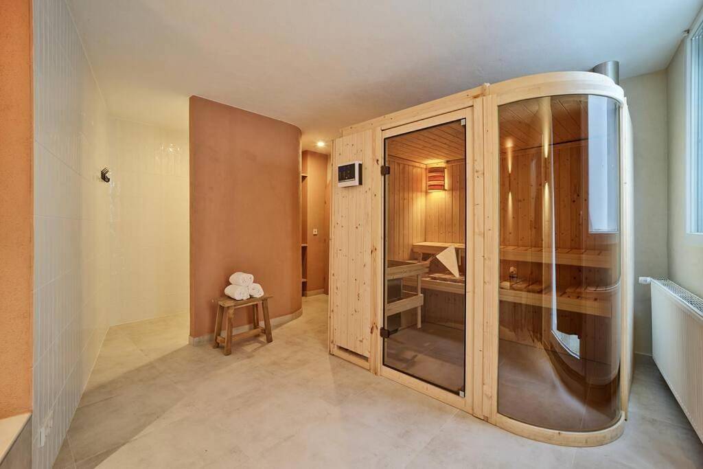 Ganze Wohnung, Moseltraum - Großzügiges Townhouse mit Sauna & Sonnenterrasse - Platz für 6 Personen - Marvin Jeske Retreats in Ürzig, Bernkastel-Kues & Umgebung