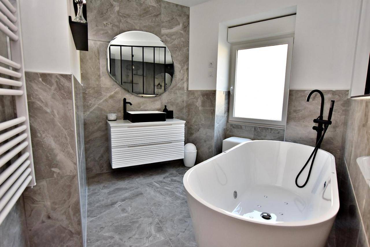 Appartement entier, One-Bedroom Apartment in Roanne, Région de Roanne