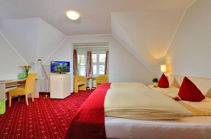 Hotel für 5 Personen, mit Balkon und Terrasse sowie Garten und Pool in Bödefeld - 3