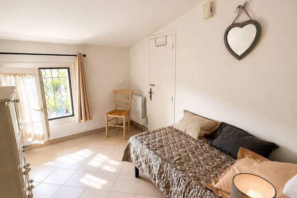 Appartement entier, Gîte spacieux en Provence, 2 chambres, climatisation, wifi fibre, parking in Apt, Parc naturel régional du Luberon