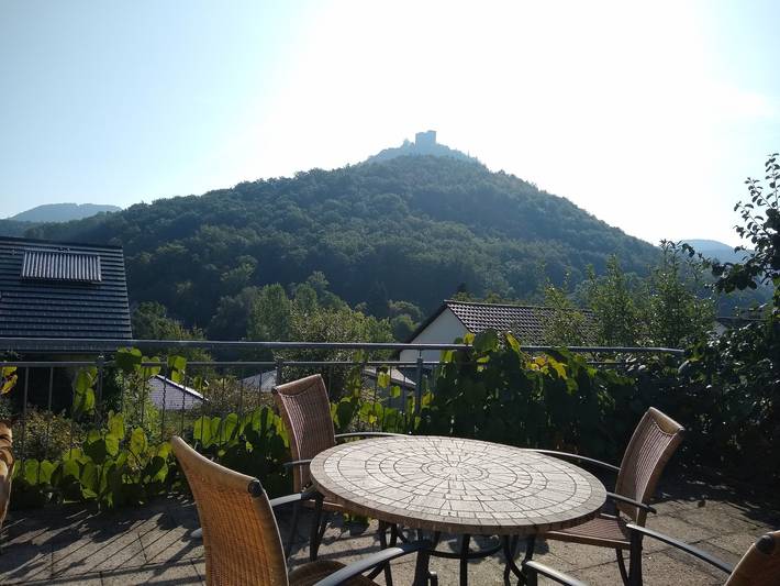 Ferienwohnung für 6 Personen, mit Ausblick und Garten sowie Terrasse in Trifelsland