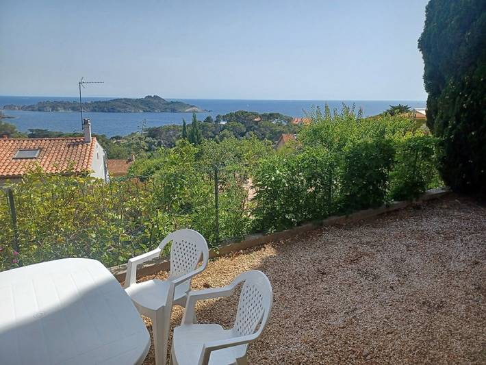 Gîte pour 8 personnes, avec terrasse et jardin
