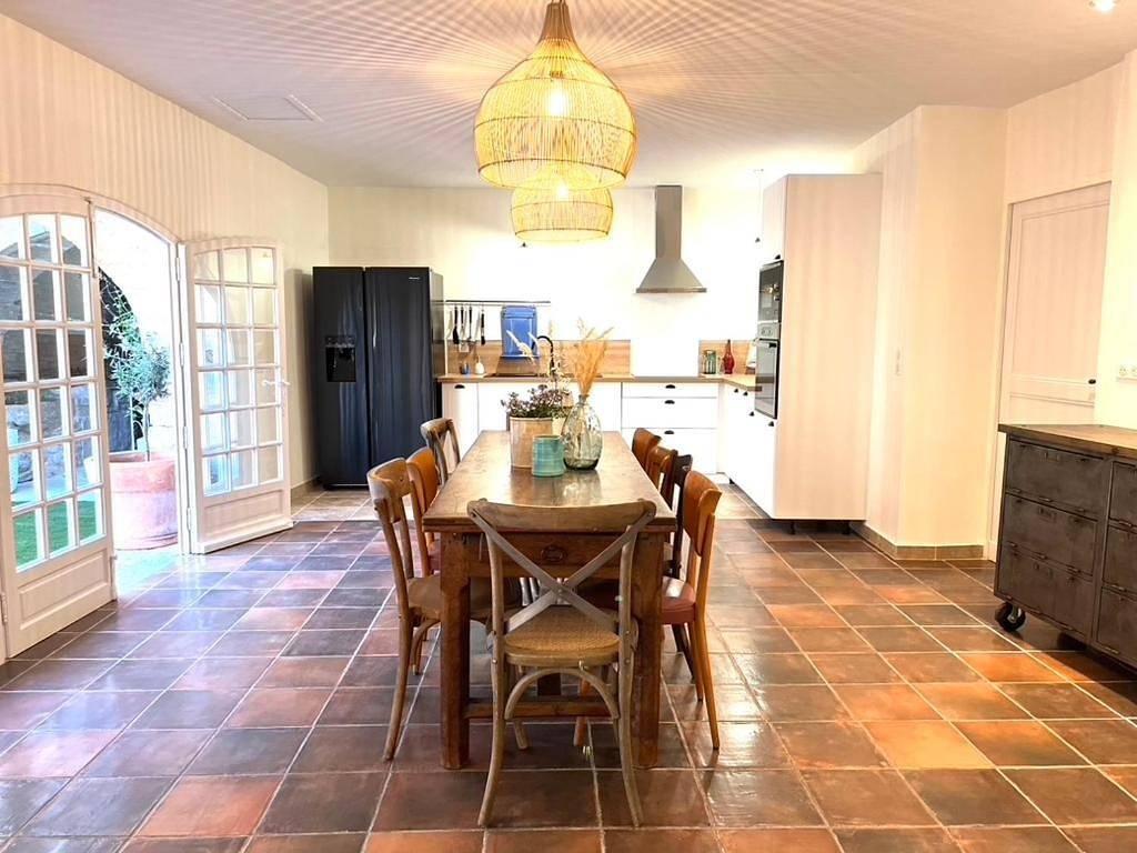 Double Room with Private External Bathroom in Lagnes, Parc naturel régional du Luberon