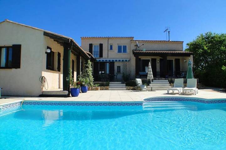 Villa con gran piscina y vistas impresionantes en el pintoresco pueblo de Margon in Margon, Costa mediterránea (Francia)