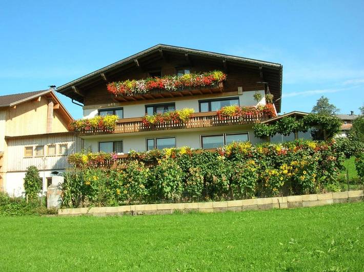Ferienwohnung für 6 Personen, mit Terrasse und Garten sowie Ausblick in Egg