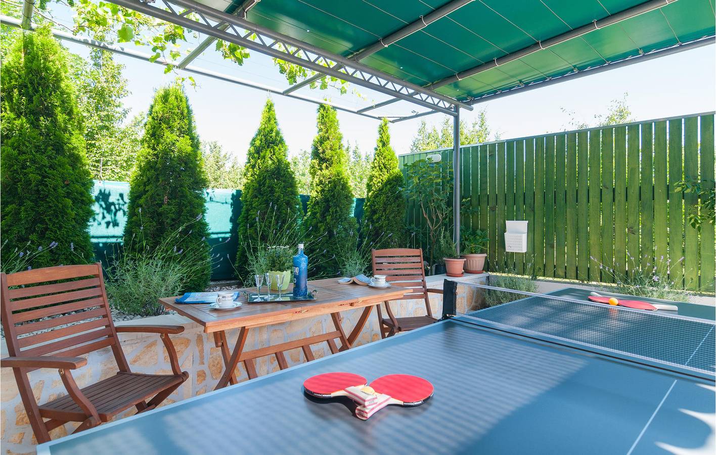 Stilvolle 132 m² große Ferienwohnung mit Pool und Küche, 2 km vom Zentrum von Sušci entfernt in Dalmatinisches Zagora