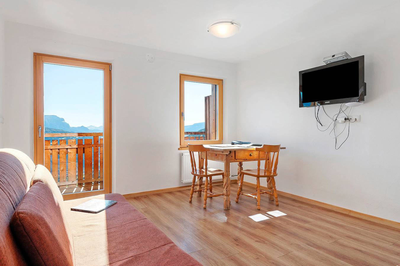 Ganzes Studio, Studio-Apartment 'Zolerhof Alpenrose' mit Bergblick, Gemeinschaftsterrasse und Wlan in Schnauders, Feldthurns