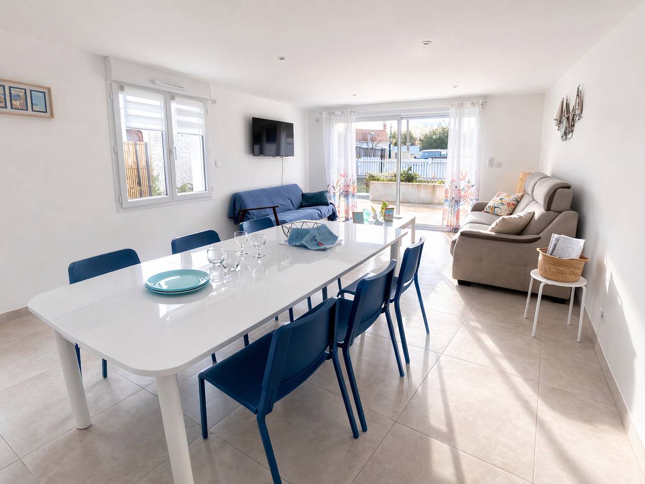 New Downtown House w/ Garden, Parking, Wifi & A/C - 500m to Beach in La Tranche-sur-Mer, Vendée