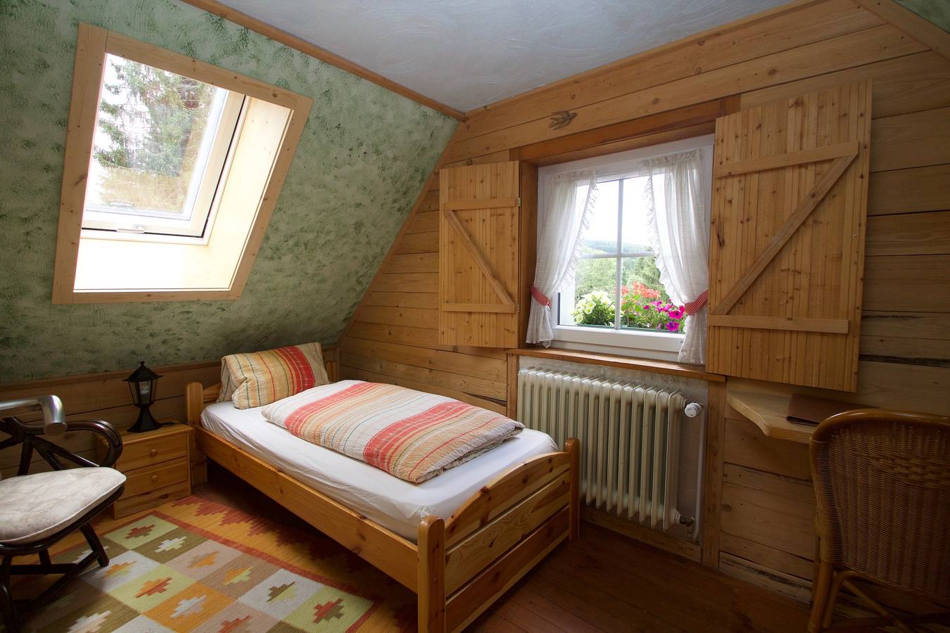 Zimmer 'Einzelzimmer Mit Du Wc' mit Bergblick, Gemeinschaftsterrasse und Wi-Fi in Blasiwald (Schluchsee), Schluchsee