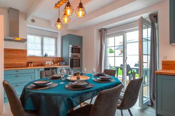 Location de vacances pour 8 personnes, avec jardin et terrasse à Plomodiern