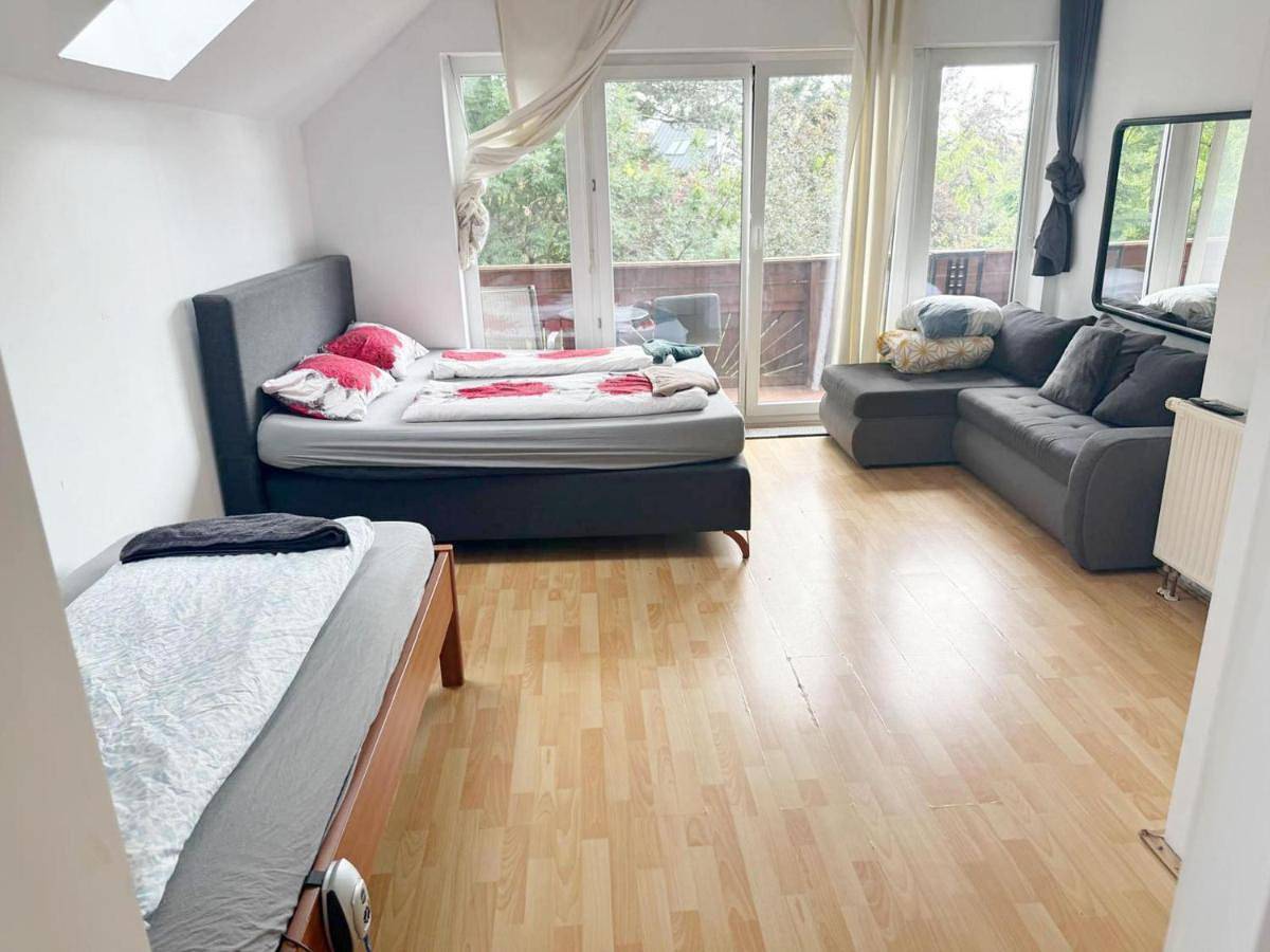 Ganze Wohnung, Cozy Private Rooms in Beautiful Garden Villa with Wifi in Floridsdorf, Wien