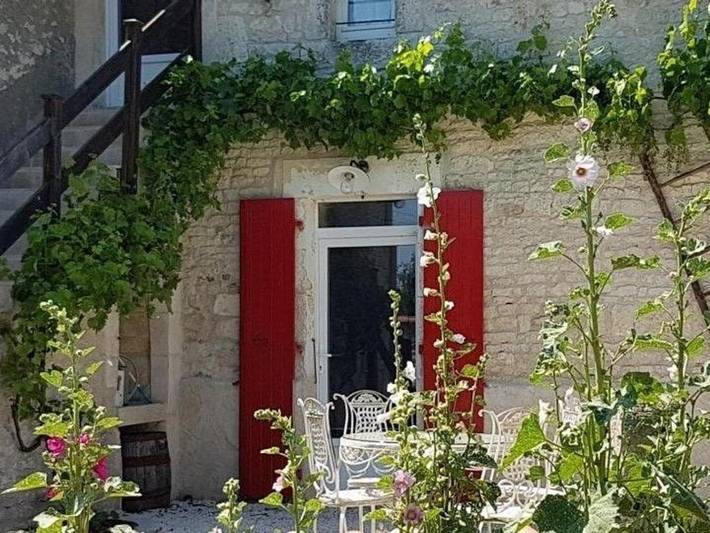 Location de vacances pour 6 personnes, avec terrasse et jardin, animaux acceptés à Sainte-Gemme-la-Plaine - 2