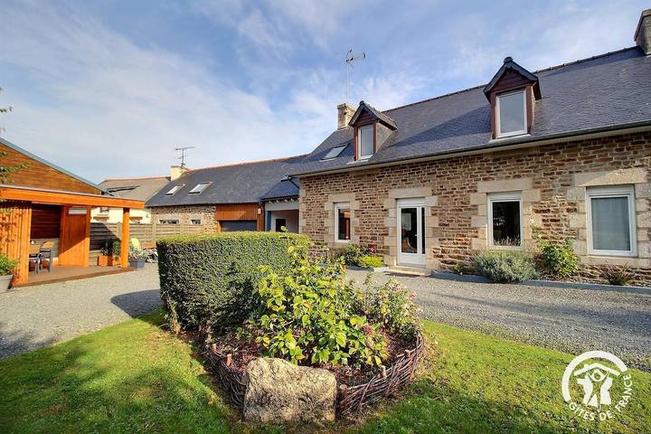 Gîte pour 4 personnes, avec terrasse et jardin à Coëtmieux