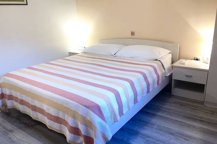 Ganze Wohnung, 1-Zimmer-Ferienwohnung am Strand Kozarica, Mljet in Mljet