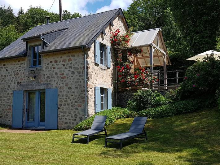 Gîte pour 4 personnes, avec jardin dans Nièvre
