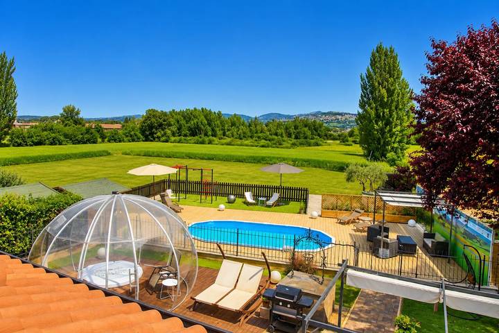 Casa vacanza per 10 persone, con Idromassaggio e Terrazza nonché Giardino e Sauna ad Assisi