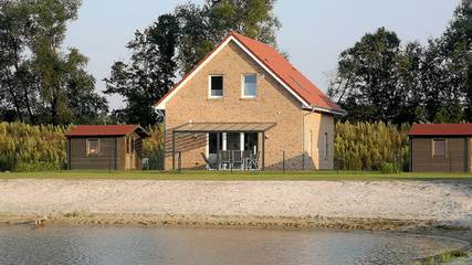 Ferienhaus für 6 Personen, mit Pool und Garten sowie Seeblick und Ausblick, mit Haustier in Walchum