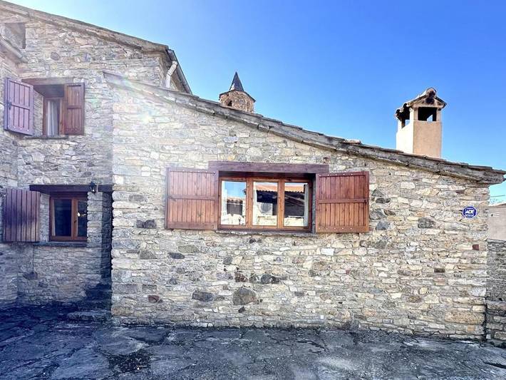 Casa rural para 12 personas, con terraza y vistas, Se admiten mascotas en Alto Urgel